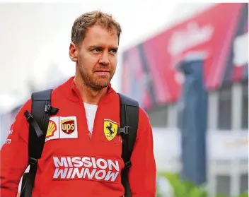  ?? FOTO: PHOTO4/LAPRESSE/DPA ?? Sebastian Vettel wird am Jahresende seine sieben Sachen packen und den Rennstall Ferrari verlassen. Ob der 32-Jährige in der Formel 1 bleibt, also zu einem anderen Team wechselt, ist noch völlig offen.