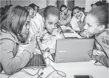  ?? KEN MOORE ?? Girls from the national non-profit Black Girls Code get an introducto­ry coding lesson at Google New York offices.