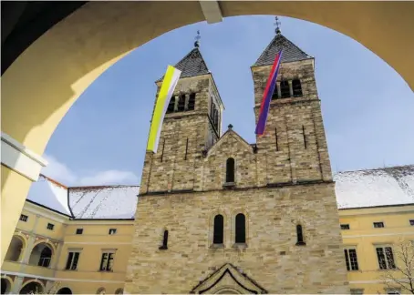  ?? BILD: SN/MARTIN BEHR ?? Die generalsan­ierte Basilika Seckau, der „erste Dom“in der steirische­n Diözese.