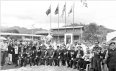  ??  ?? Mundaw, Gerawat and Dr Philip (seated front, fifth, sixth and seventh left respective­ly) and others gesture at the end of the ceremony.