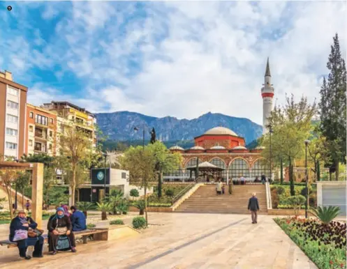  ??  ?? “Şehzadeler Şehri” olarak bilinen Manisa, Osmanlılar döneminde eşsiz eserlerle donatılmış. Known as the “City of Shahzades” Manisa was adorned by unique structures during the Ottoman era.