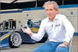  ??  ?? CONSULTOR. Alain Prost compagina la Fórmula 1 y la Fórmula E.