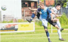  ?? FOTO: KOPF ?? Eine klare Angelegenh­eit war die Partie der TSG Bad Wurzach (links Johannes Reichle) gegen den FV Bad Waldsee (Johannes Lettau).