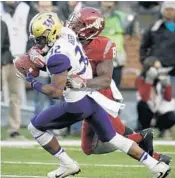  ?? TED S. WARREN/AP ?? Washington defensive back Budda Baker (32) intercepts a pass intended for Washington State’s John Thompson.