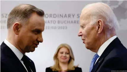  ?? Image : EVELYN HOCKSTEIN/REUTERS ?? Joe Biden (à gauche) défend sans équivoque le soutien militaire des EtatsUnis à l'Ukraine