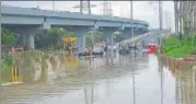  ?? SAKIB ALI /HT PHOTO ?? Waterloggi­ng along the Hindon elevated road.