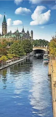  ?? FOTO: ISTOCK/PGIAM ?? Der Rideau-Kanal führt durch Ottawa und bietet schöne Ausblicke, wie hier auf das Parlaments­gebäude.