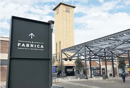  ??  ?? ► El outlet La Fábrica, en San Joaquín, desarrolla­do y operado por Grupo Patio.