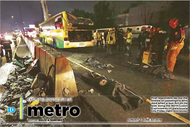  ?? MIGUELDEGU­ZMAN ?? First responders lay out the bodies of passengers who died when a bus fell on its side along the North Luzon Expressway in Valenzuela City Friday night.