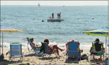  ?? PHOTOS BY DANA JENSEN THE DAY ?? Above, people spend Labor Day at Guthrie Beach in New London.