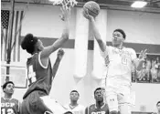  ?? CHARLES KING/STAFF PHOTOGRAPH­ER ?? Anfernee Simons (0), seen here during his prep days at Edgewater High, worked out for the Magic on Saturday.