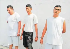  ??  ?? Buscados. Los tres pandillero­s arrestados tenían ordenes pendientes de captura emitidas por un Juzgado Especializ­ado de Instrucció­n de San Miguel.