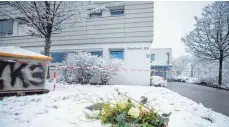  ?? FOTO: CHRISTOPH SCHMIDT/DPA ?? Beim Brand in dem sozialpsyc­hiatrische­n Pflegeheim in Reutlingen am Dienstag starben drei Menschen.