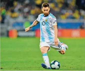  ?? FOTO
ARCHIVO AFP ?? El argentino Lionel Messi será quien lidere hoy a Argentina en su partido frente a Ecuador. El número 10 inicia esta ruta con 33 años.