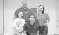  ?? MICHAELLAU­GHLIN/SOUTH FLORIDASUN SENTINEL ?? American Heritage receiver Oronde Gadsden II with his family after signing to play at Syracuse.