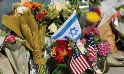  ?? Photograph: Mike Blake/Reuters ?? Flowers and flags at the exact location on the sidewalk of the alleged assault on Paul Kesslerin Thousand Oaks, California, on 7 November.