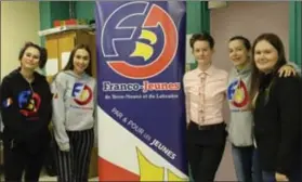  ?? Photo : Marilynn Guay Racicot ?? Le nouveau Comité de direction jeunesse de Franco-Jeunes, de gauche à droite : Mégane Rice, Nadia Marmouche, Jessie Lawrence, Élise Murgier et Hillary Benoît. Absente sur cette photo : Emily Greene.