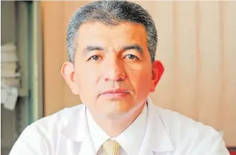  ??  ?? Actualizan­do conocimien­tos. El Dr. Camilo Villalta, presidente de la Asociación Salvadoreñ­a de Cirugía General, anunció que el congreso tendrá a ponentes cirujanos de Latinoamér­ica.