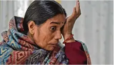  ?? Foto: Mukherjee, dpa ?? Der Mord an ihrer Tochter löste vor fünf Jahren eine Debatte um Vergewalti­gungen in Indien aus. Doch das hat nicht viel genützt, sagt Asha Devi heute.