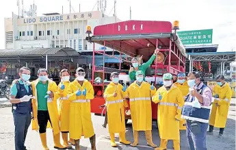  ??  ?? Personnel from DBKK health unit carrying out thorough disinfecti­on of the Lido Market, on Sunday.