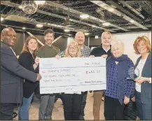  ?? ?? SUPPORT Portsmouth Business Networking Event organiser Penny Pilmoor, along with business owners Phil Mundy, Patricia Wakeford, Chris Handley, Lincoln Noel, Gayle Tong and Fiona Heath presented a cheque to Luke Knight of Dementia Support for £4521. Photos By Alex Shute