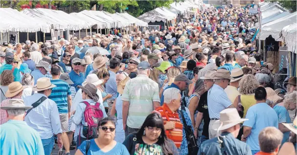  ?? EDDIE MOORE/ JOURNAL ?? Thousands of people wonder along the booths on Lincoln Ave. during the 96th annual Santa Fe Indian Market in 2017.