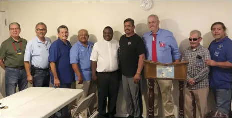  ?? COURTESY PHOTO ARTHUR BARROS ?? Father Peter (center) from Uganda, with members of the Knights of Columbus Council 2130.