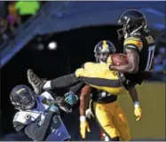  ?? DON WRIGHT - THE ASSOCIATED PRESS ?? Pittsburgh Steelers wide receiver Eli Rogers (17) comes down with a pass after being tackled by Jacksonvil­le Jaguars outside linebacker Telvin Smith (50) during the first half of Sunday’s AFC divisional playoff game in Pittsburgh.