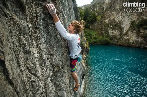  ?? JEAN LOUIS DE HEECKEREN ?? Facundo Langbhen, winner of the Red Bull Psicobloc, on Isla Panichine near Puerto Tranquilo.