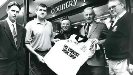  ??  ?? Country pork director Noel Molloy (second from right) presenting a set of jerseys for Sunday’s replay to Dr Crokes captain Noel O’Leary. Also in picture are (from left): Danny Cooper, Teddy Counihan (club chairman) and John Keogh (club secretary).