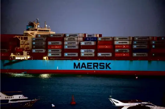  ?? BLOOMBERG ?? The Maersk Sentosa container ship sailed southbound to exit the Suez Canal in Suez, Egypt, in December.