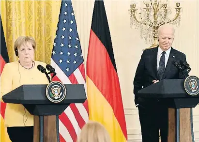  ?? SAUL LOEB / AFP ?? Merkel y Biden hablaron del gasoducto durante la visita de la canciller a Washington el 15 de julio