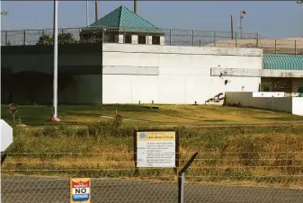  ?? Ben Margot / Associated Press 2006 ?? An Associated Press investigat­ion uncovered a permissive and toxic culture at Federal Correction­al Institutio­n, Dublin, the federal prison for women in Alameda County.