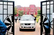  ?? PIC/PTI ?? The 12-member CBI team arrives at Ryan Internatio­nal School in Bhondsi to collect forensic evidence on Saturday