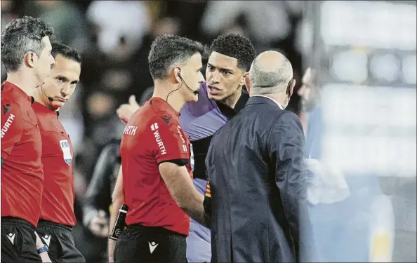  ?? FOTO: GETTY ?? Jude Bellingham vio la roja por sus airadas protestas a Gil Manzano a la conclusión del partido