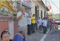  ??  ?? Inconforme­s. Se quejaron por la supuesta mala administra­ción de los fondos, pues no ven obras.