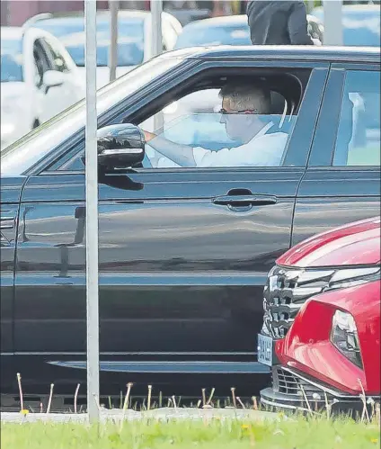  ?? FOTO: J.A.S. ?? Miguel Ángel Gil Marín, consejero delegado del Atlético de Madrid, saliendo de la Ciudad Deportiva de Majadahond­a tras la reunión