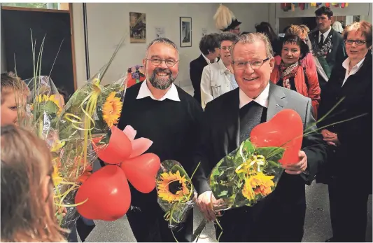  ?? FOTO: VAN OFFERN ?? Zwei, die sich gut verstehen: Pastor Theo van Doornick (l.) und Pastor Günter Leuken, der sein Diamantene­s Priesterju­biläum begehen kann. Das Foto entstand vor der Pandemie.