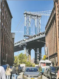  ?? PAT LEE ?? Redevelopm­ent has turned DUMBO into one of New York's hippest neighbourh­oods.