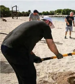  ??  ?? Vorbereitu­ngen für Strandferi­en (im Bild Griechenla­nd) in den südlichen Ländern.