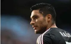  ?? ?? ALEJADO. El atacante azteca vio el duelo desde la banca, pues no fue considerad­o por su DT para enfrentar al West Ham.