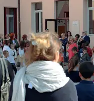  ??  ?? Accolti Il primo giorno si scuola a Vicenza, mercoledì scorso