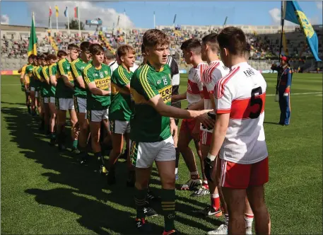  ??  ?? Brian Friel of Kerry shakes hands with Simon McErlain of Derry prior to the Electric Ireland GAA Football All-Ireland Minor Championsh­ip Final match between Kerry and Derry at Croke Park in Dublin Photo by Seb Daly/Sportsfile