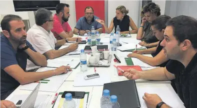  ?? MEDITERRÁN­EO ?? ▶▶ La alcaldesa presidió ayer la reunión de coordinaci­ón de la estrategia socialista en la recta final del mandato.