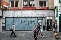  ?? ANDREW TESTA / THE NEW YORK TIMES ?? A closed shop in Grimsby may be a sign of things to come with England’s Brexit dilemma. Businesses could be devastated without an agreement on trading relations.