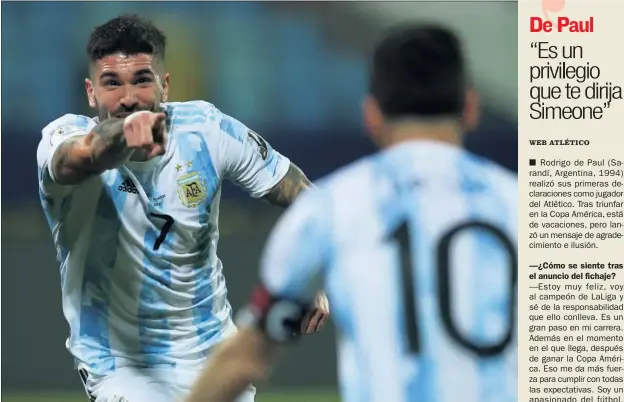  ??  ?? De Paul señala a Messi tras la asistencia que le dio en el Argentina-Ecuador de la Copa América.