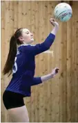  ?? Foto: Krieger ?? Franziska Häcker und die U 18 Faust ballerinne­n des TVA belegten bei den Ti telkämpfen Platz fünf.