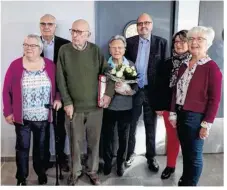  ??  ?? Au centre les doyens du jour, Stanislas de Pontbriand, 94 ans et Léonie Bonenfant, 93 ans.