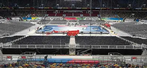  ?? ?? Die Düsseldorf­er Fußball-Arena wird zum Handball-Tempel.