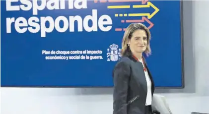  ?? EFE / FERNANDO ALVARADO ?? Teresa Ribera, tras el Consejo de Ministros extraordin­ario que aprobó el tope al precio del gas.